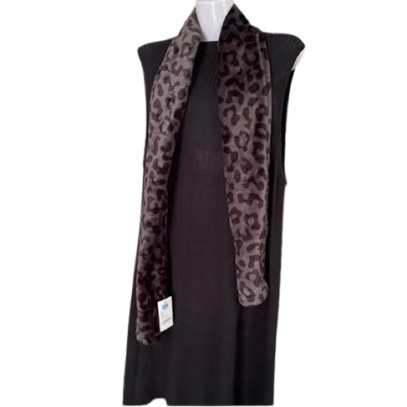 Leopard Scarf The Walking Co. - Picture 7 of 12